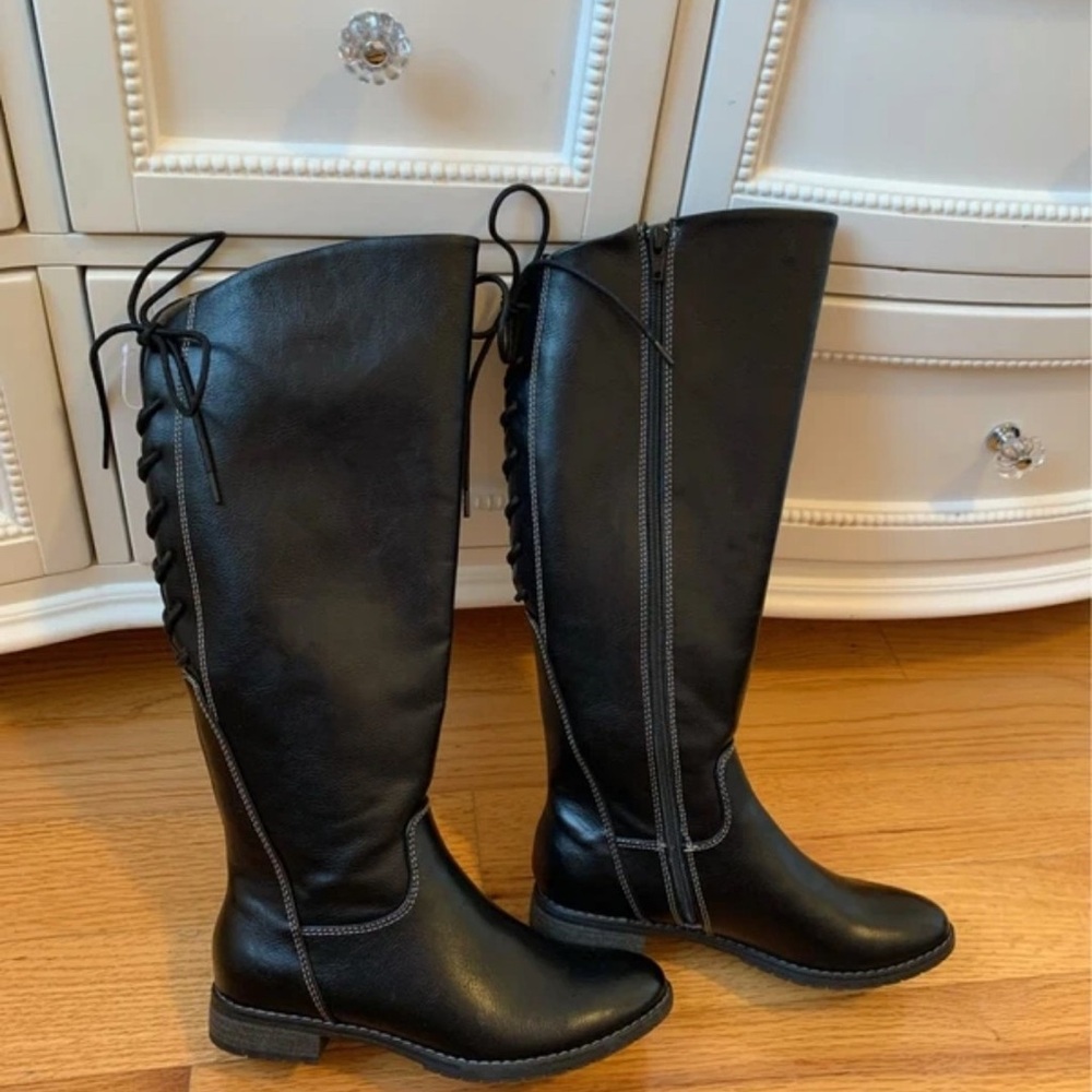 Elegant Black Lace-Up Heeled Boots